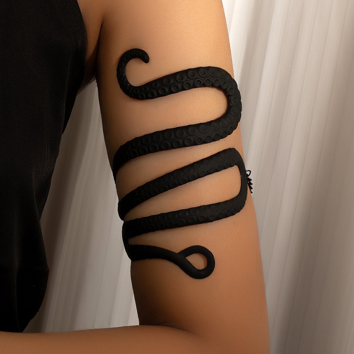 Body Jewelry High End - Edgy Alloy Snake Arm Cuff –